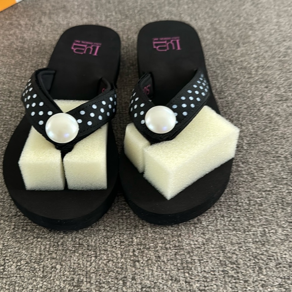 Lulu brown flat sandals